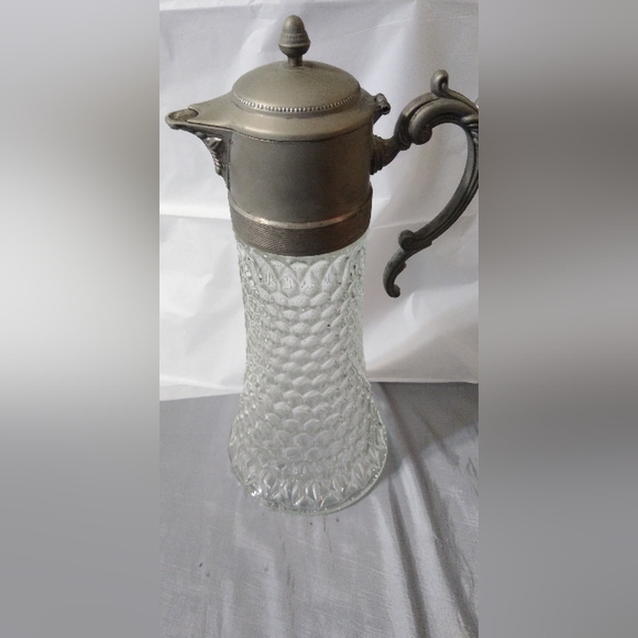 Vintage glass beverage Pitcher - Picture 11 of 12